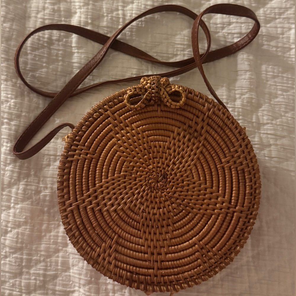 NWOT - Raffia Hard Shell Woven Bag